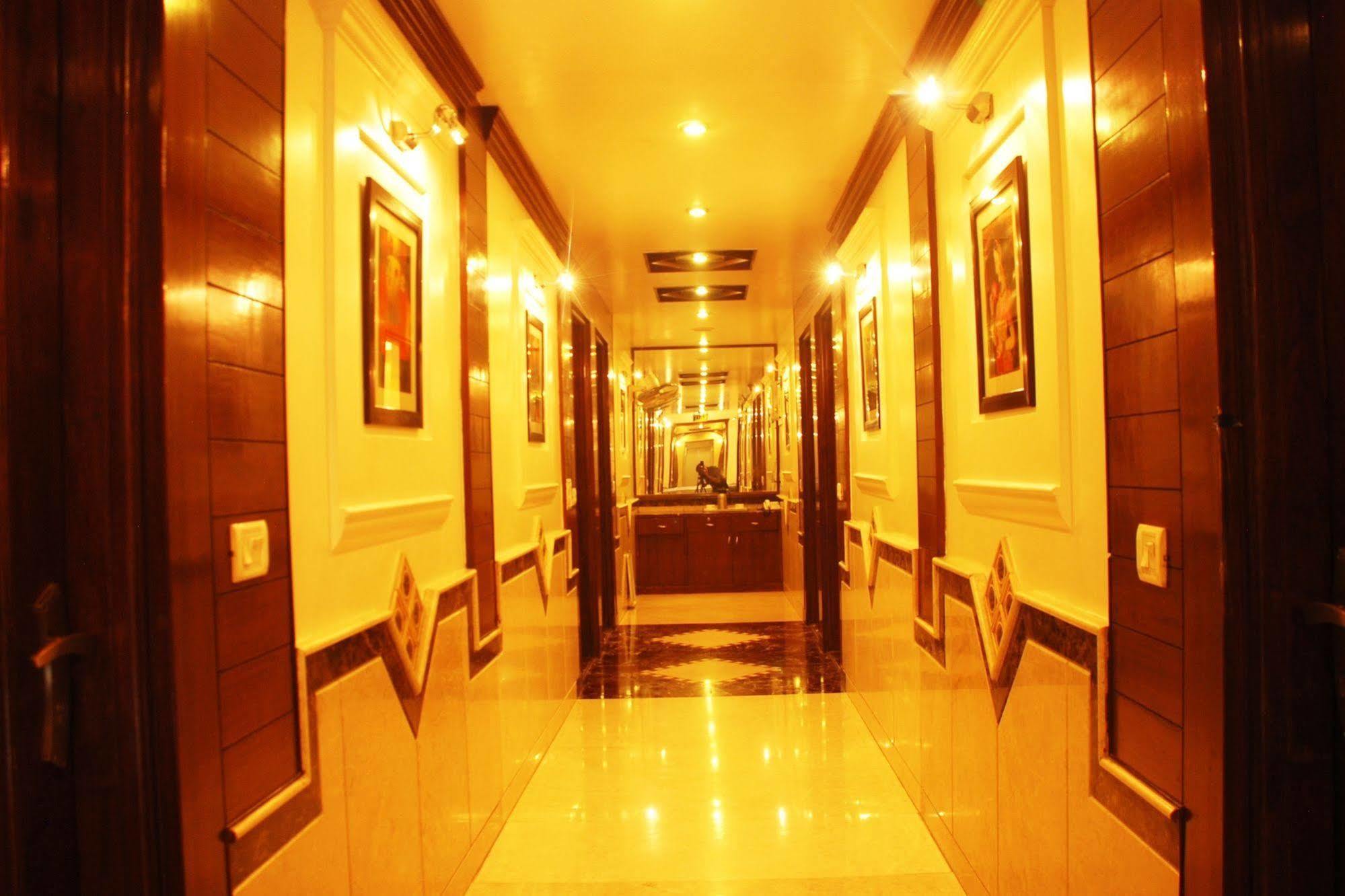 Hotel Shipra International Nowe Delhi Zewnętrze zdjęcie